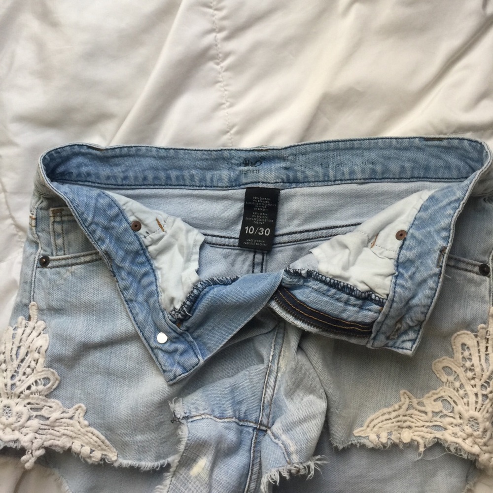 Shorts - Picture 3 of 3